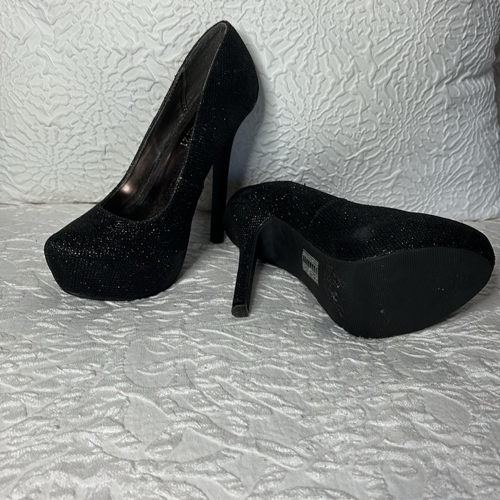 Heels size 7.5 - Picture 3 of 5